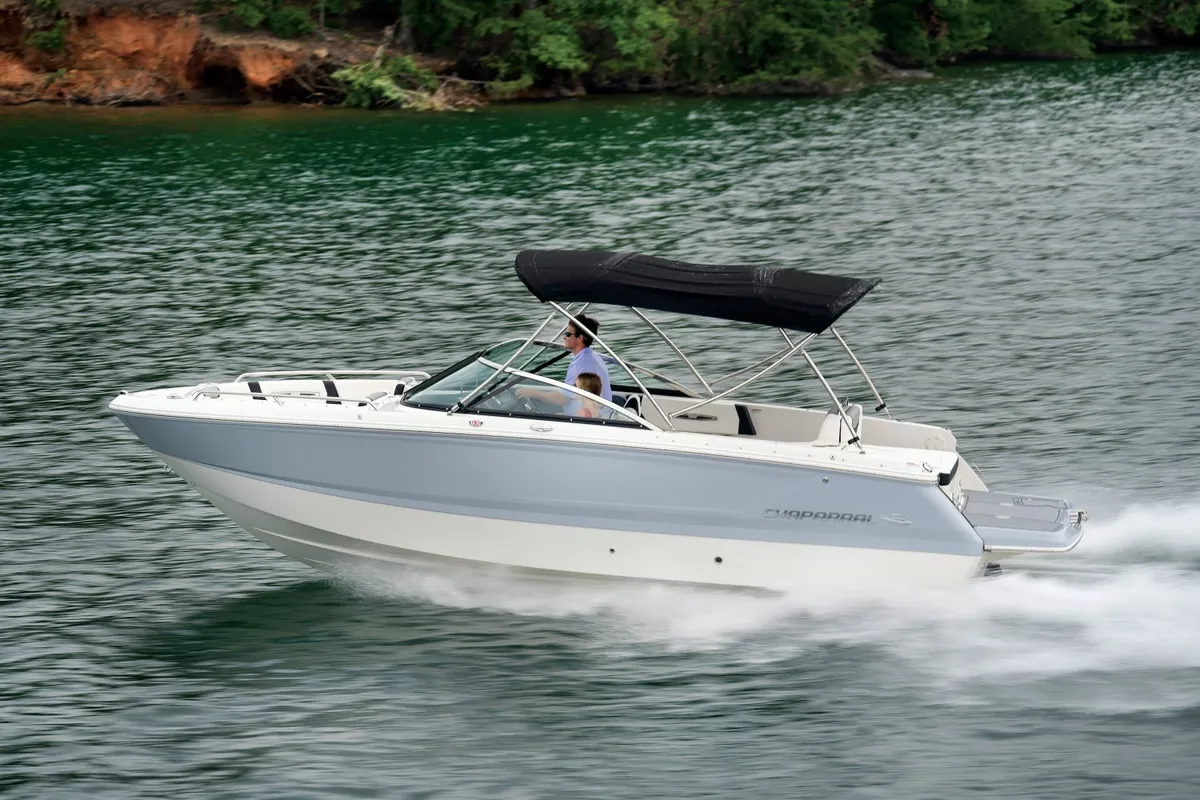 Chaparral SSX 247: Boot varend met bimini