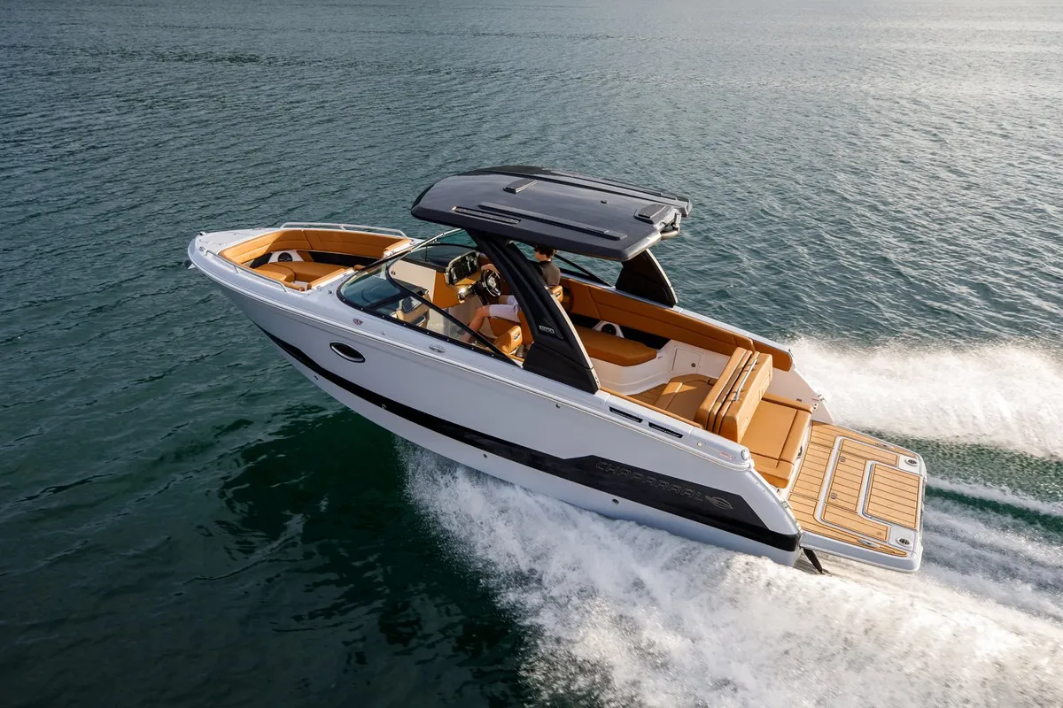 Chaparral SSX 8: Boot varend van bovenaf