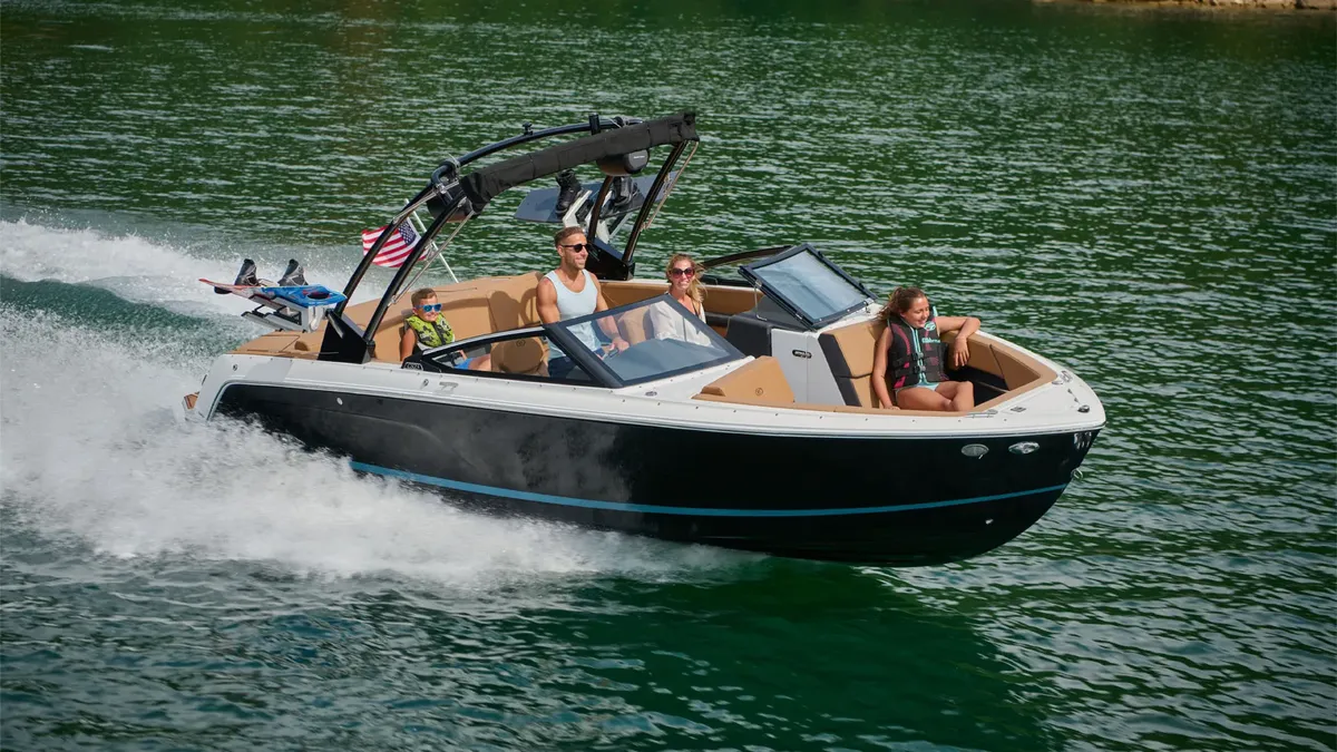 Cobalt Boats CS23: Familie vaart snel op water