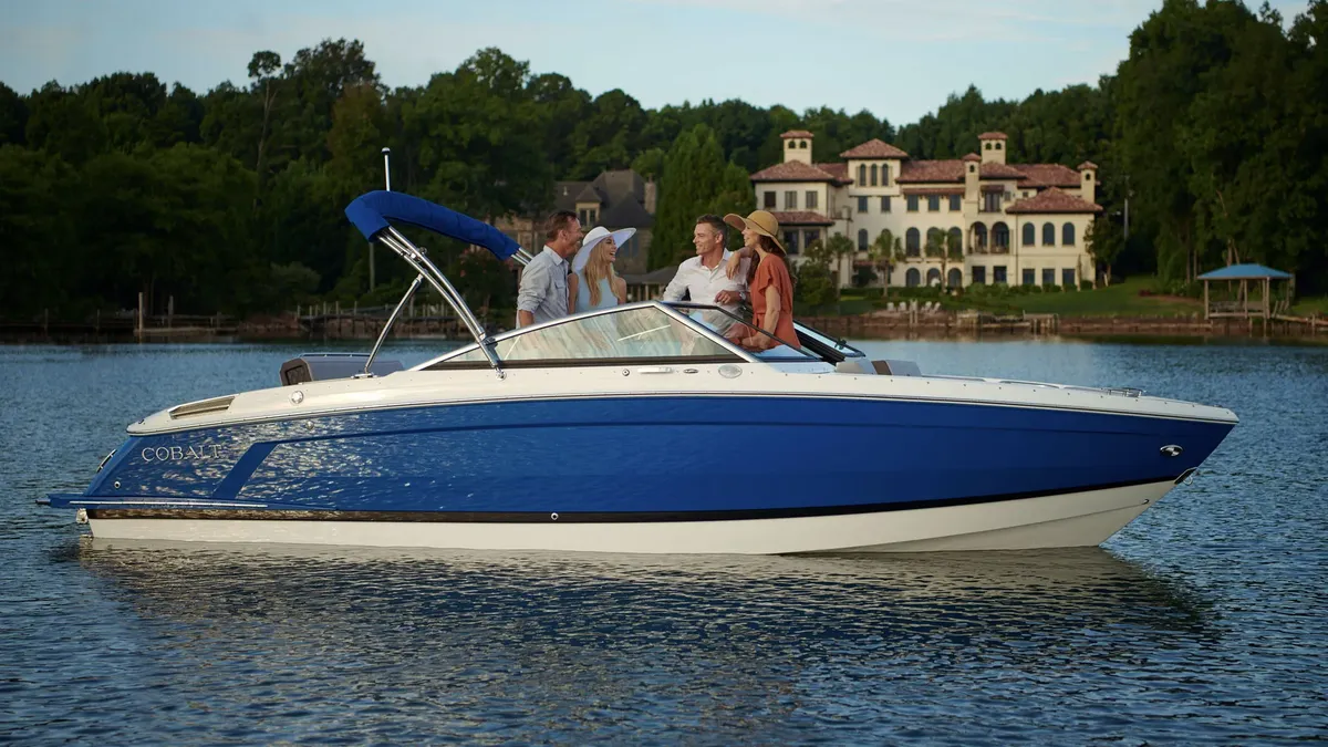 Cobalt Boats R4: Blauwe boot vaart op meer