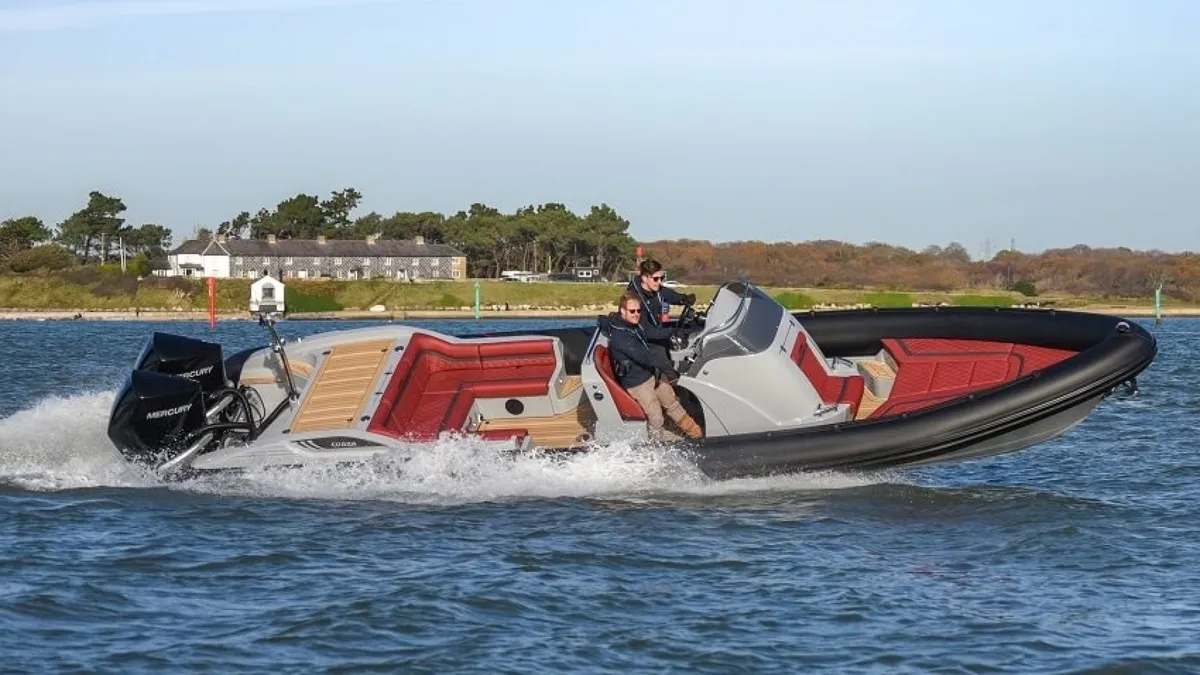Cobra RIBs Nautique 9.2: Rib boot varend op water
