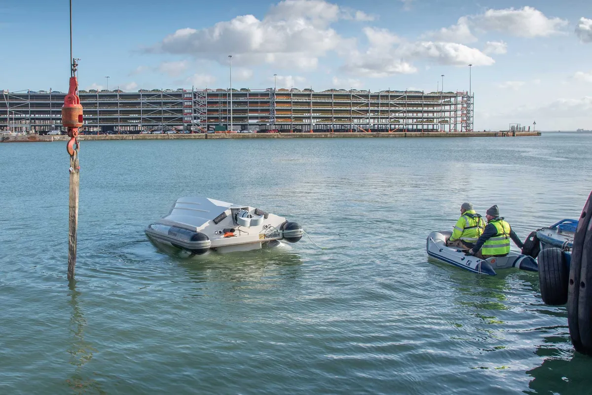 Cobra RIBs Patronus 5.6: Onbemande boot op water