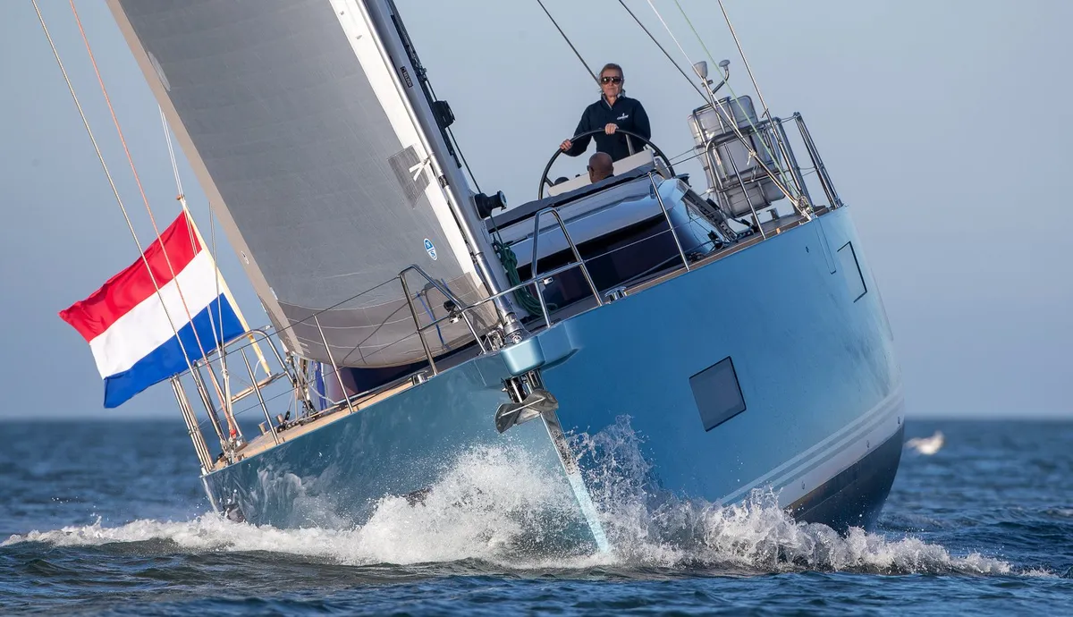Contest Yachts 49CS: Zeilboot vaart door golven