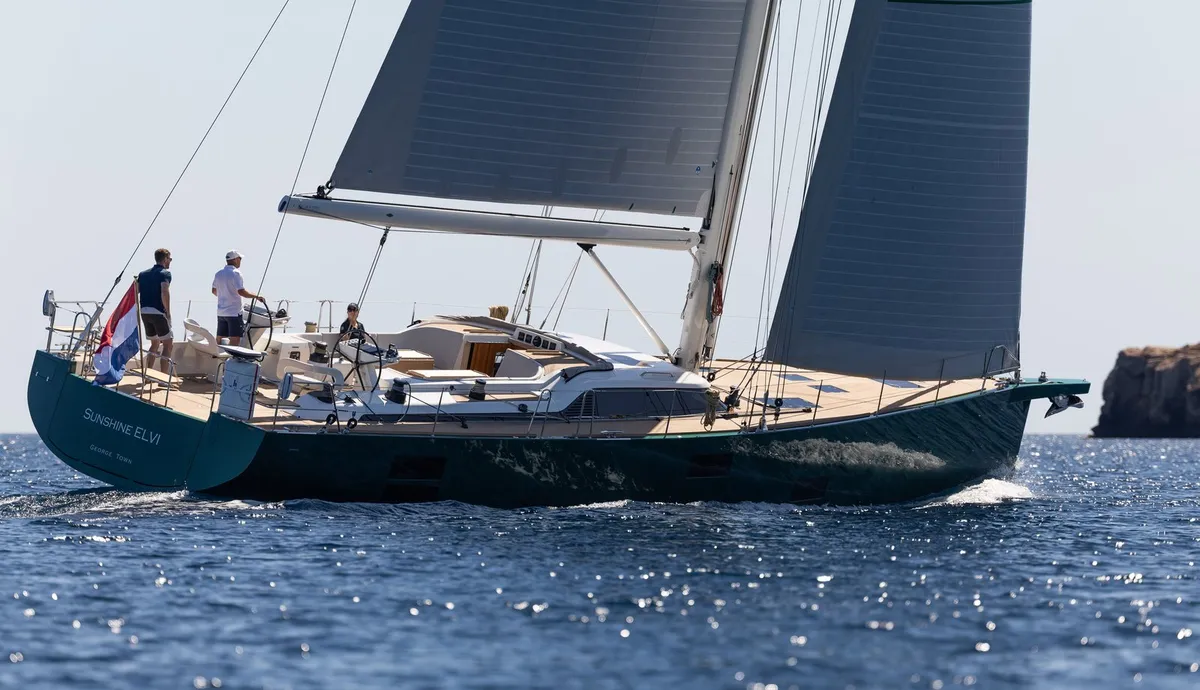 Contest Yachts 63CS: Zeilboot varend op zee