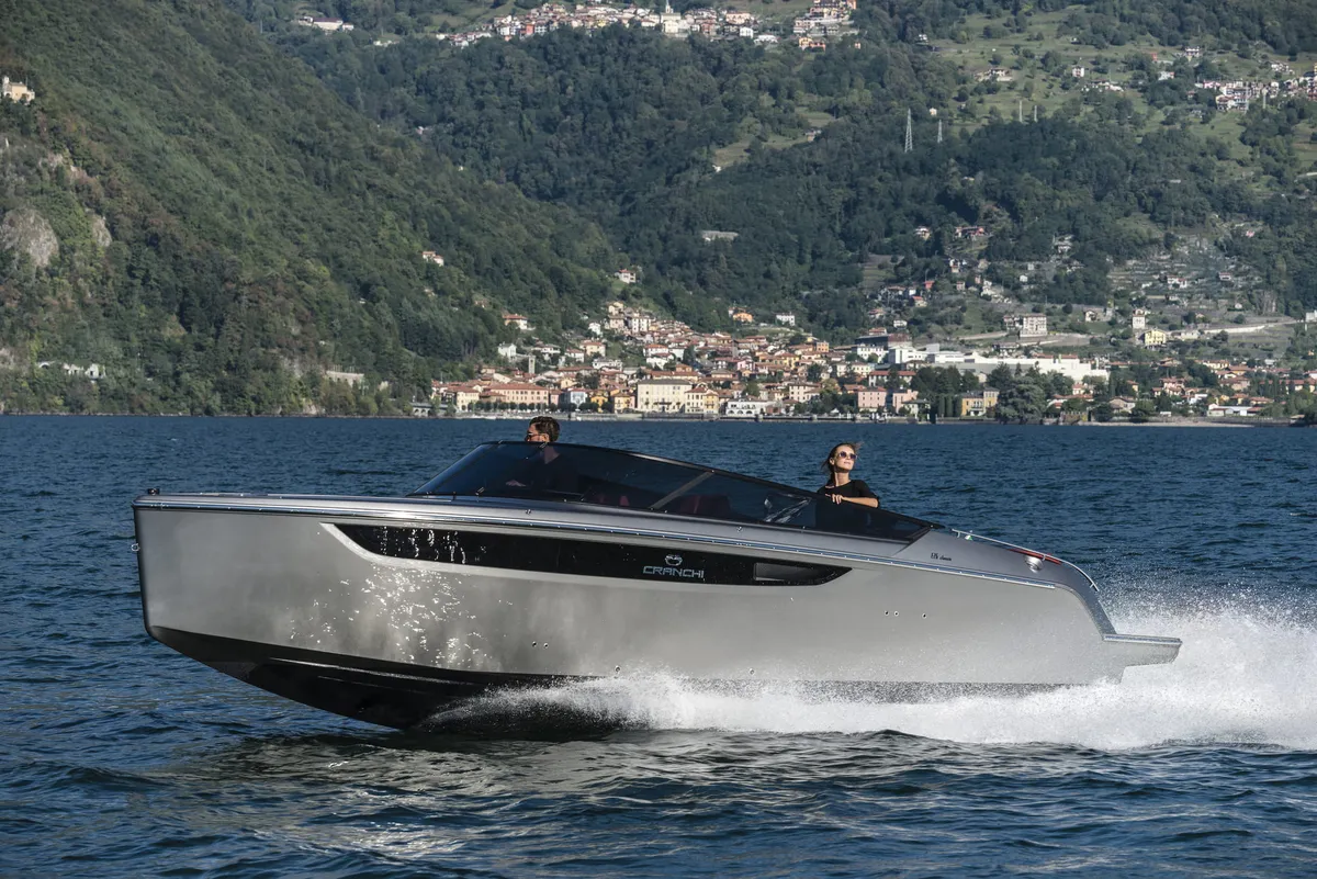 Cranchi E26 Classic: Boot varend op meer