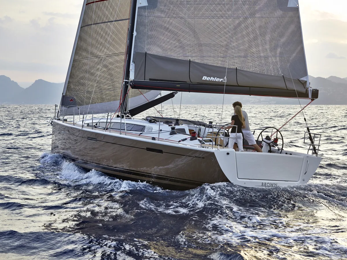 Dehler 46SQ: Zeilboot varend op zee