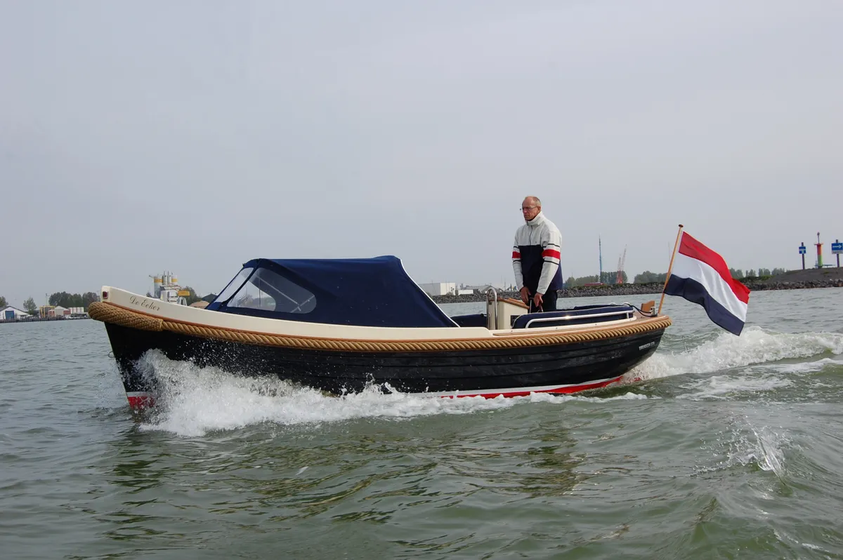 Enkhuizensloep Enkhuizen 570: Varend zijaanzicht