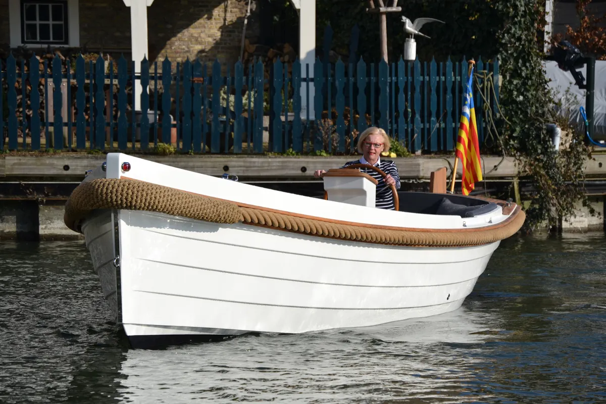 Enkhuizensloep Enkhuizen 640: Varend bij kade