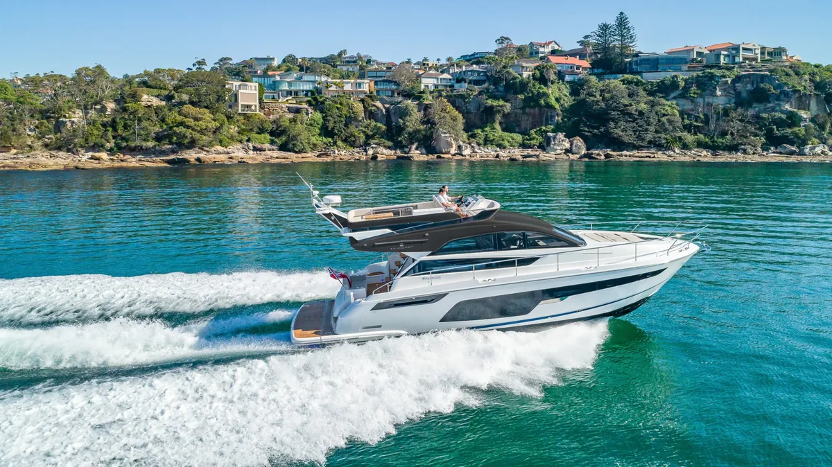 Fairline Squadron 50: Varend langs de kust