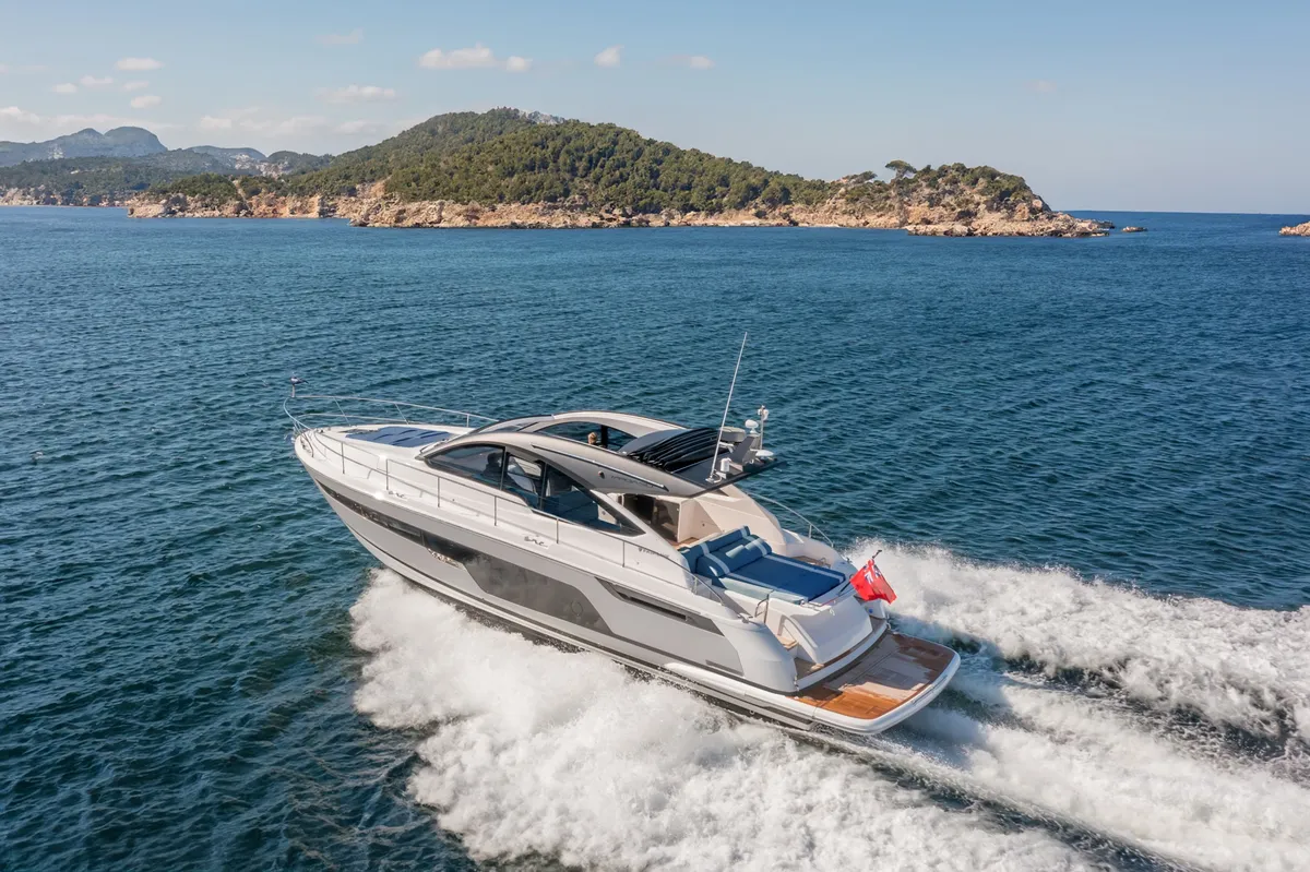 Fairline Targa 50 Edition: Varend op zee