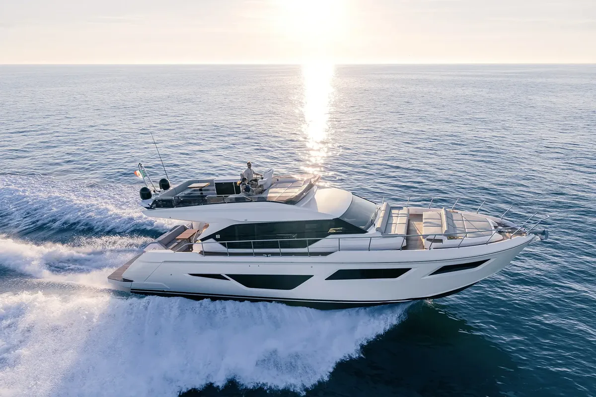 Ferretti Yachts 580: Jacht varend op zee