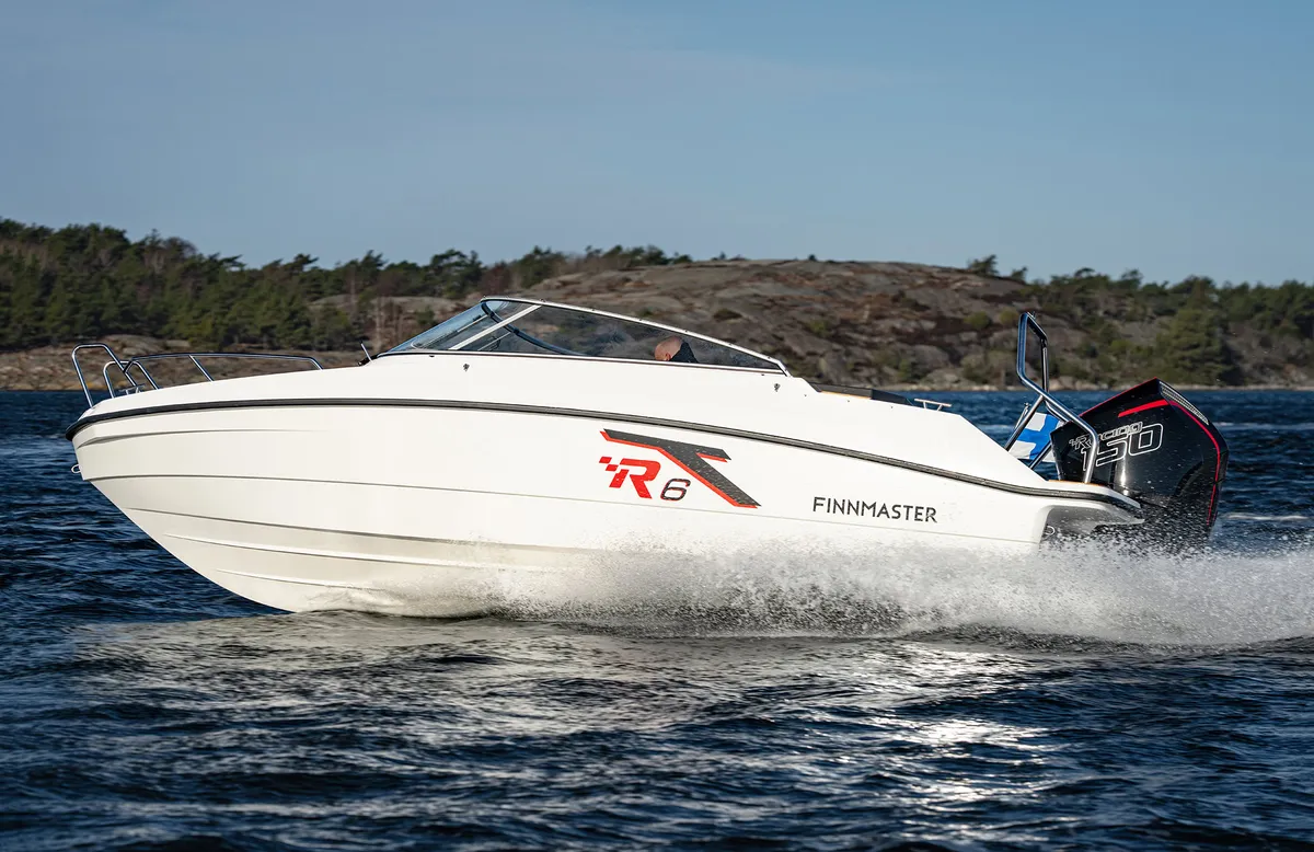 Finnmaster T6: Boot varend op zee