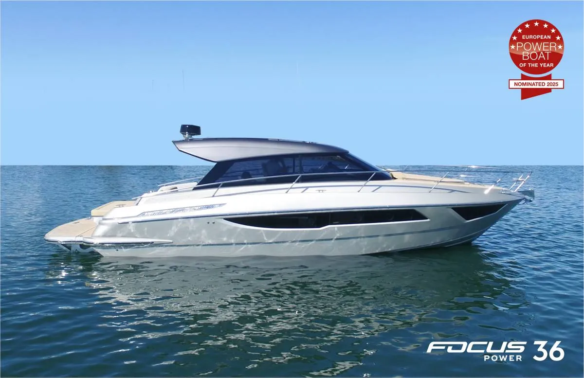 Focus Motor Yachts Power 36: Boot varend op zee