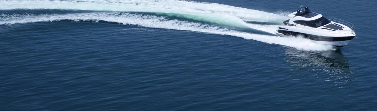 Focus Motor Yachts Power 50: Boot varend op zee