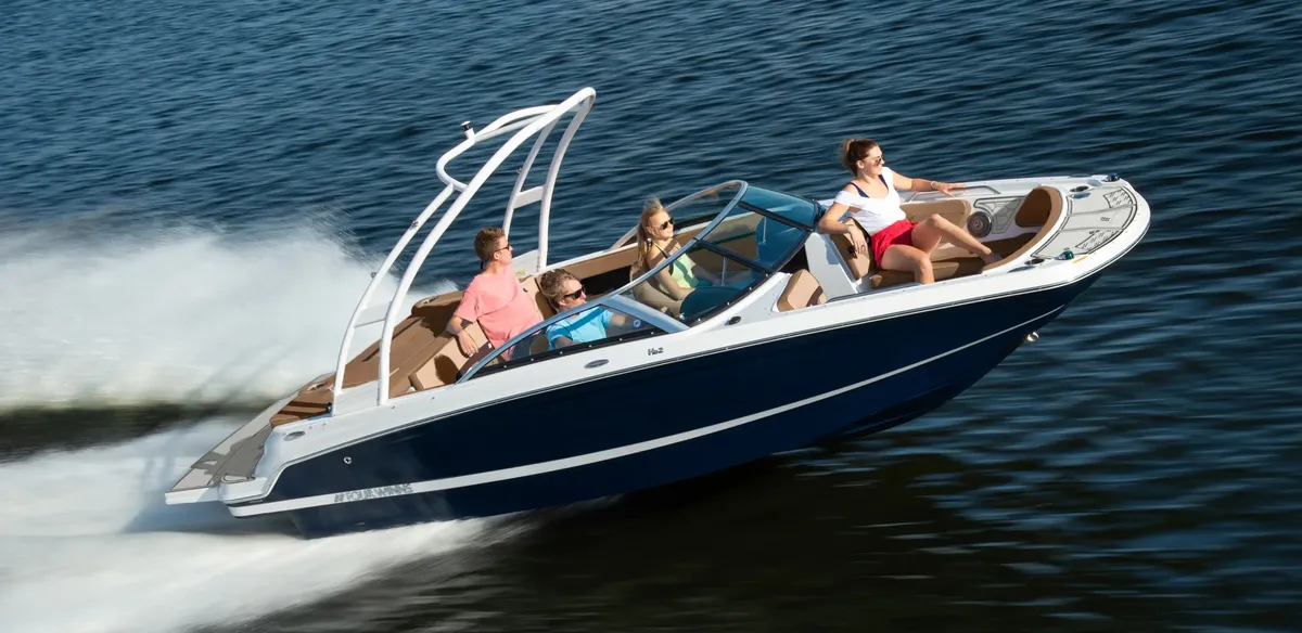 Four Winns HD2: Boot varend op water