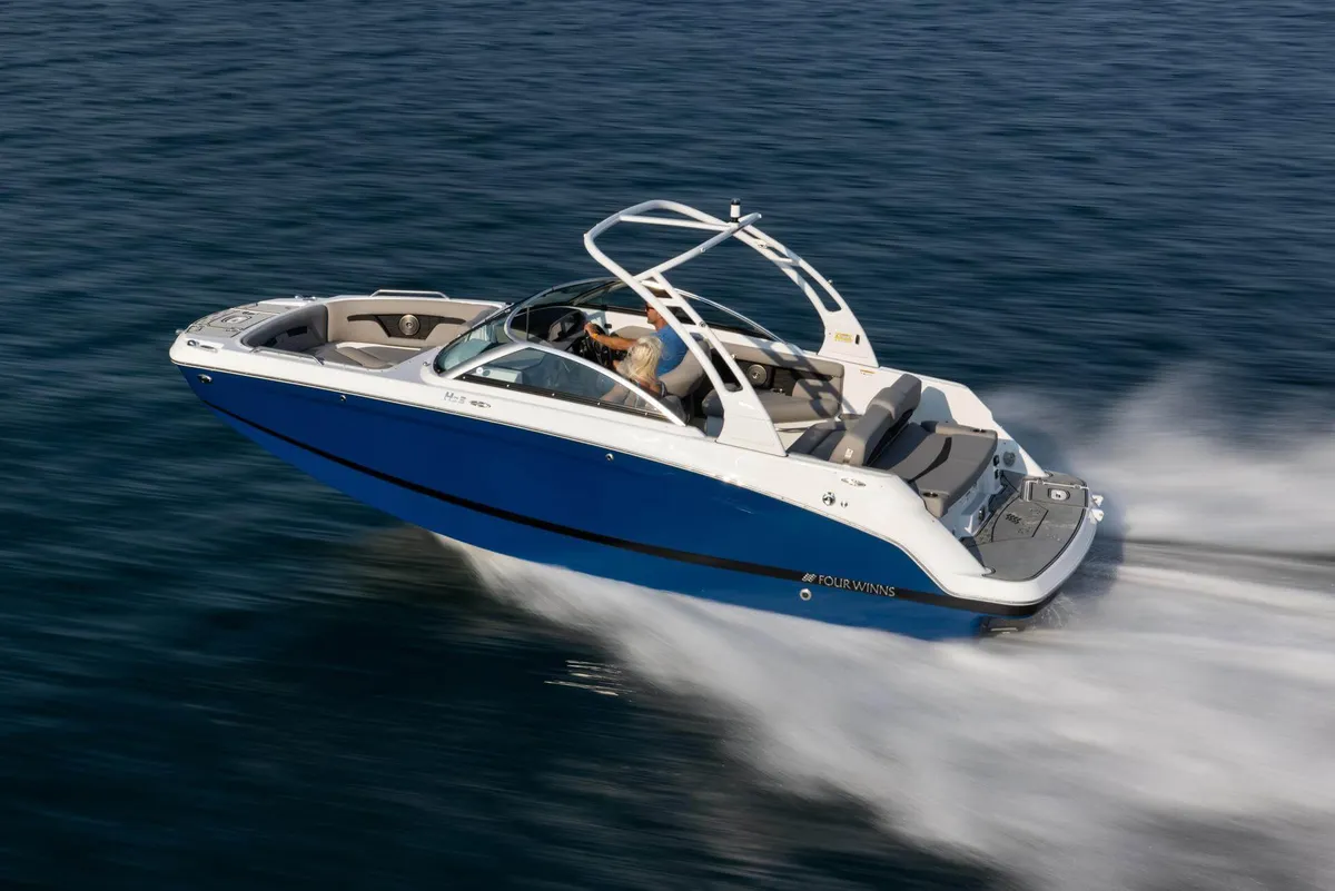 Four Winns HD3: Boot varend op water