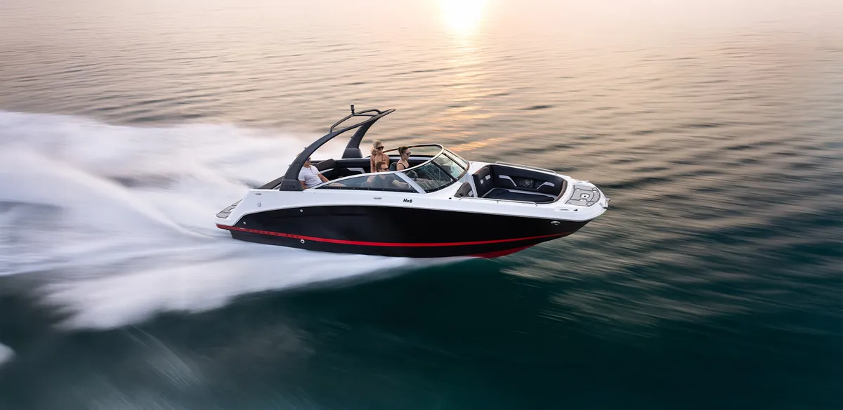 Four Winns HD5: Boot varend op water