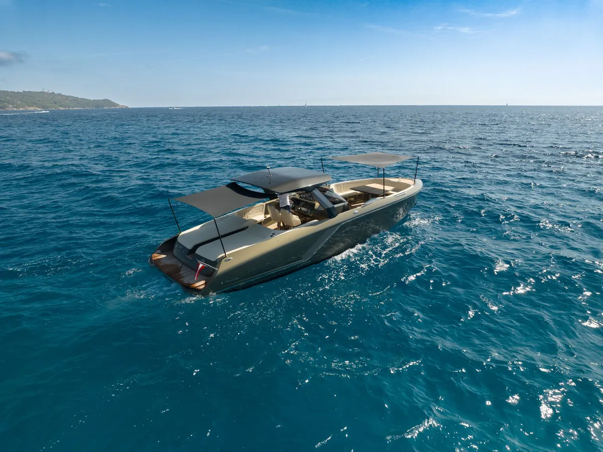 Frauscher 1212 Ghost Air: Boot varend op zee