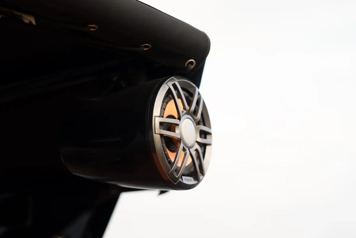 Futuro Boats ZX 25 IB: Close up geluidsspeaker boot