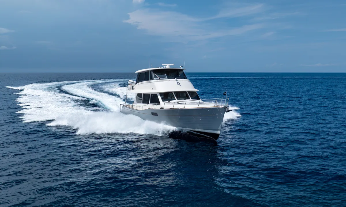 Grand Banks 65: Boot varend op zee
