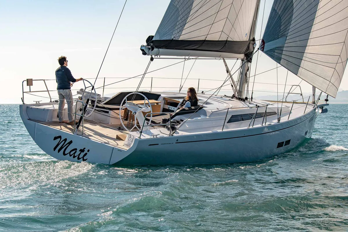 Grand Soleil 44 Performance: Zeilboot varend op zee