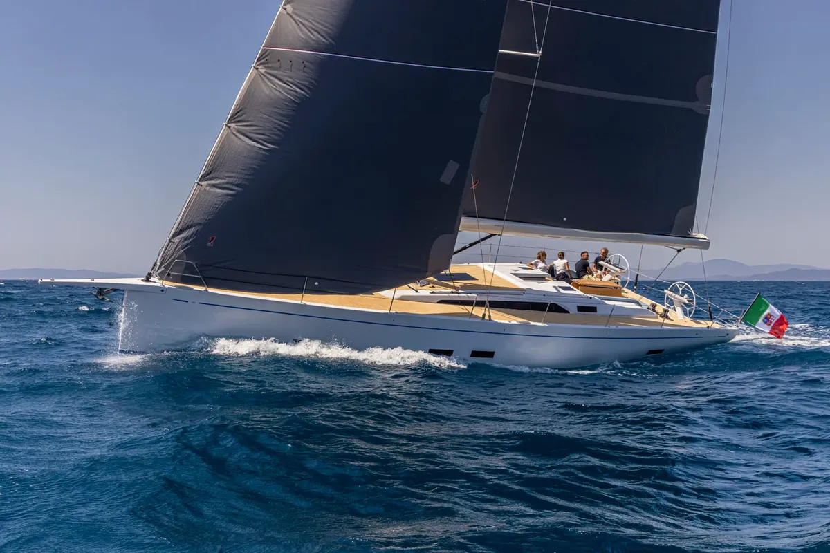 Grand Soleil 52 Performance: Zeilboot varend op zee