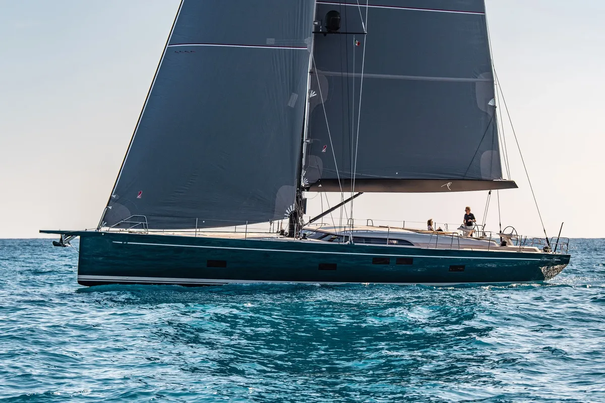 Grand Soleil Plus 72 Long Cruise: Zeilboot varend op zee