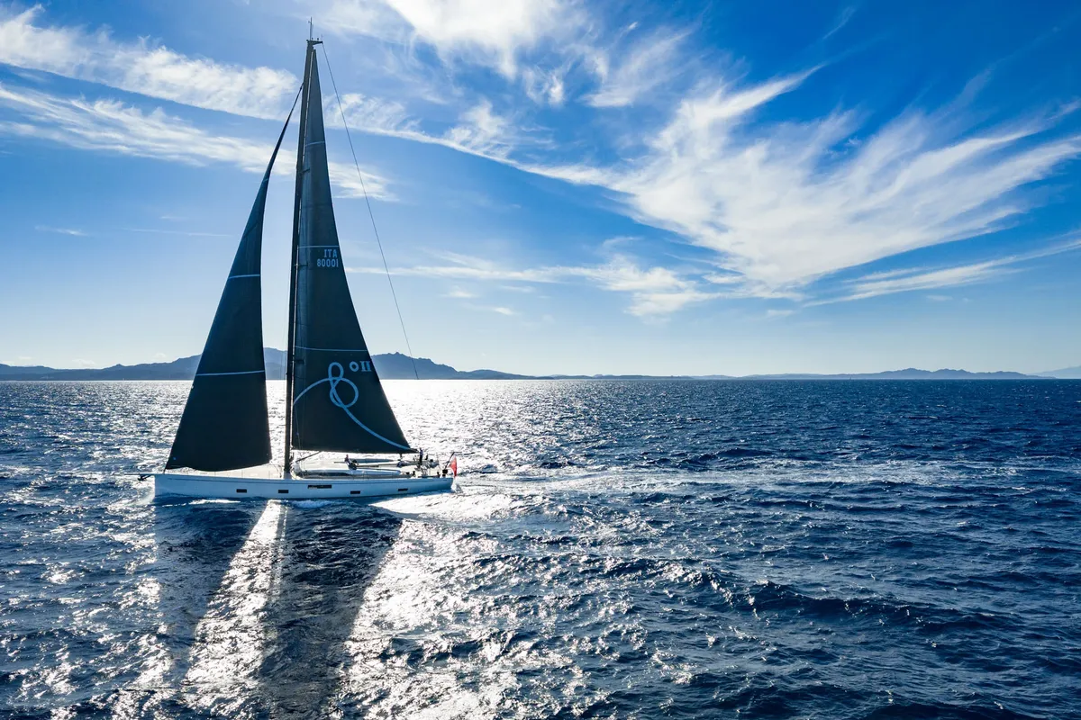 Grand Soleil Plus 80 Long Cruise: Zeilboot varend op zee