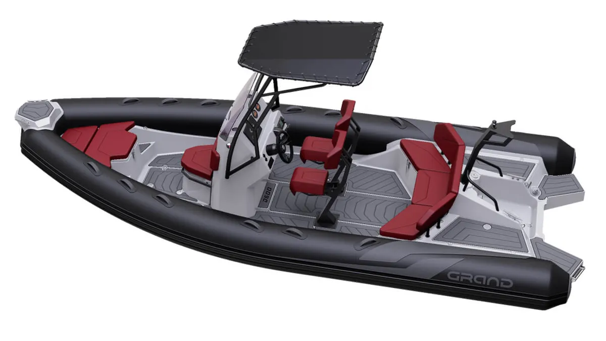 Grand D600 Active: Rubberboot met rode stoelen