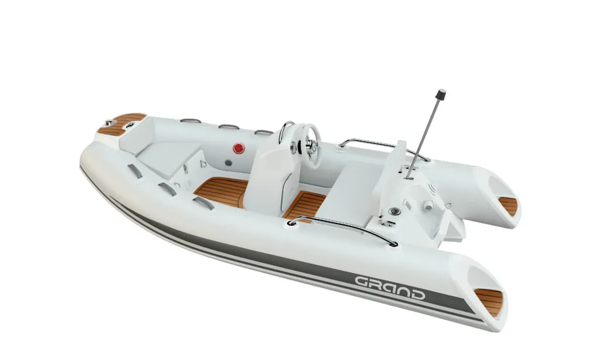Grand G340: Rubberboot met stuurconsole op wit