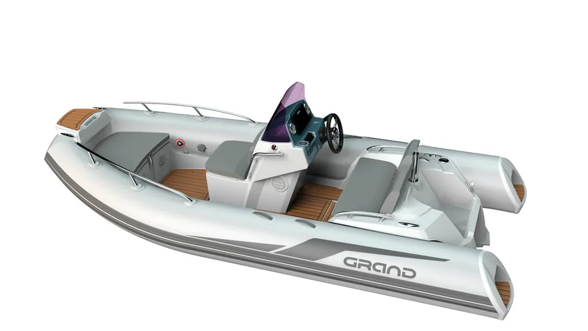 Grand G420: Rubberboot met stuurconsole op wit