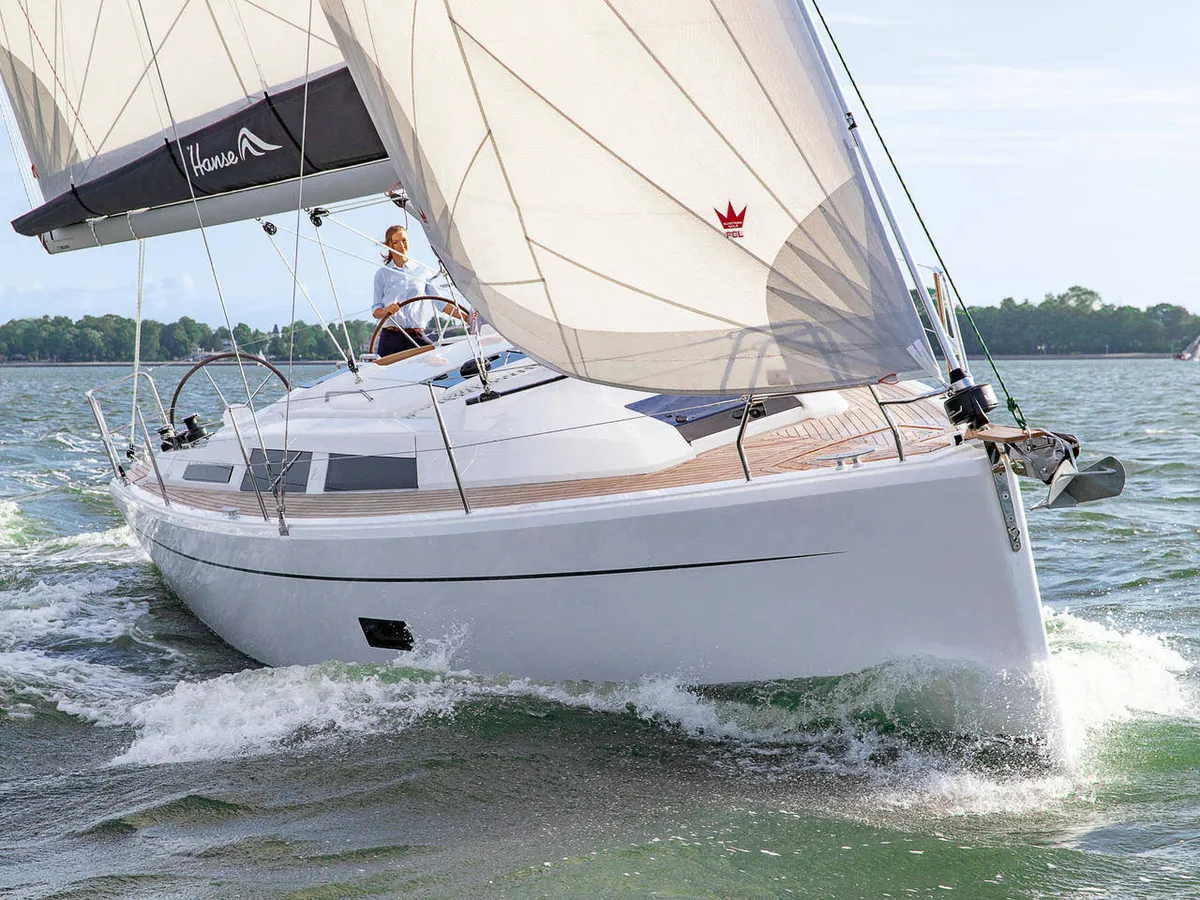 Hanse Yachts 348: Zeilboot varend op water