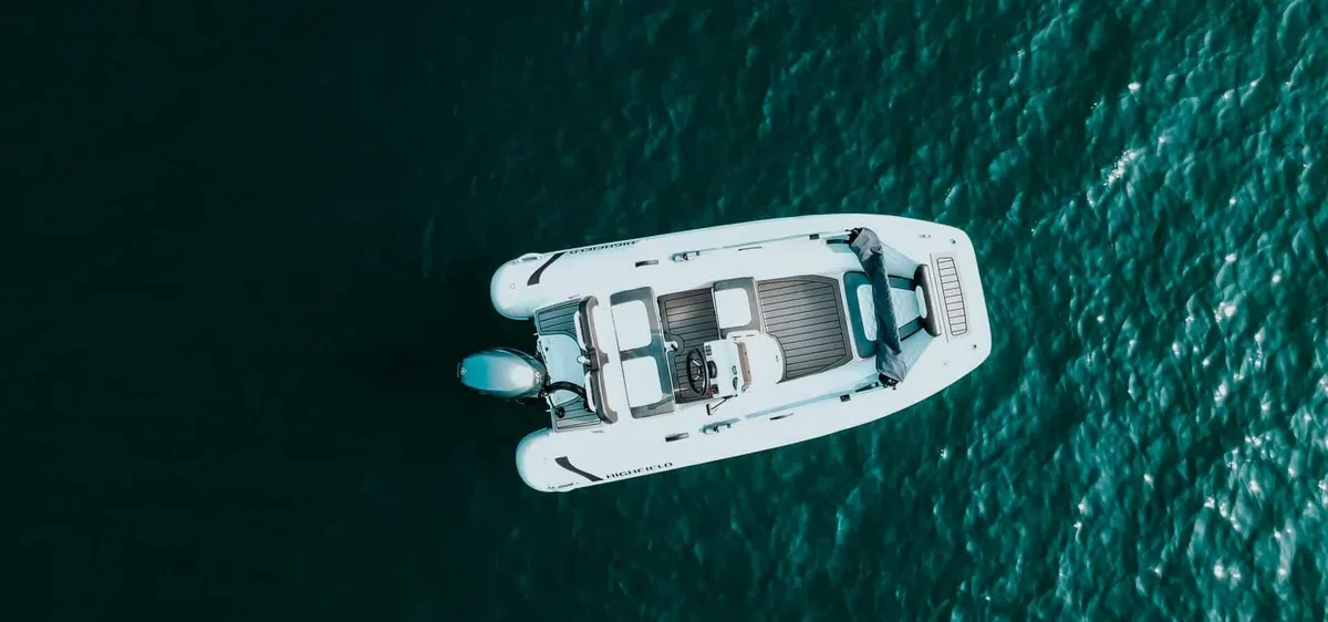 Highfield Boats Sport 360: Boot van bovenaf gefotografeerd