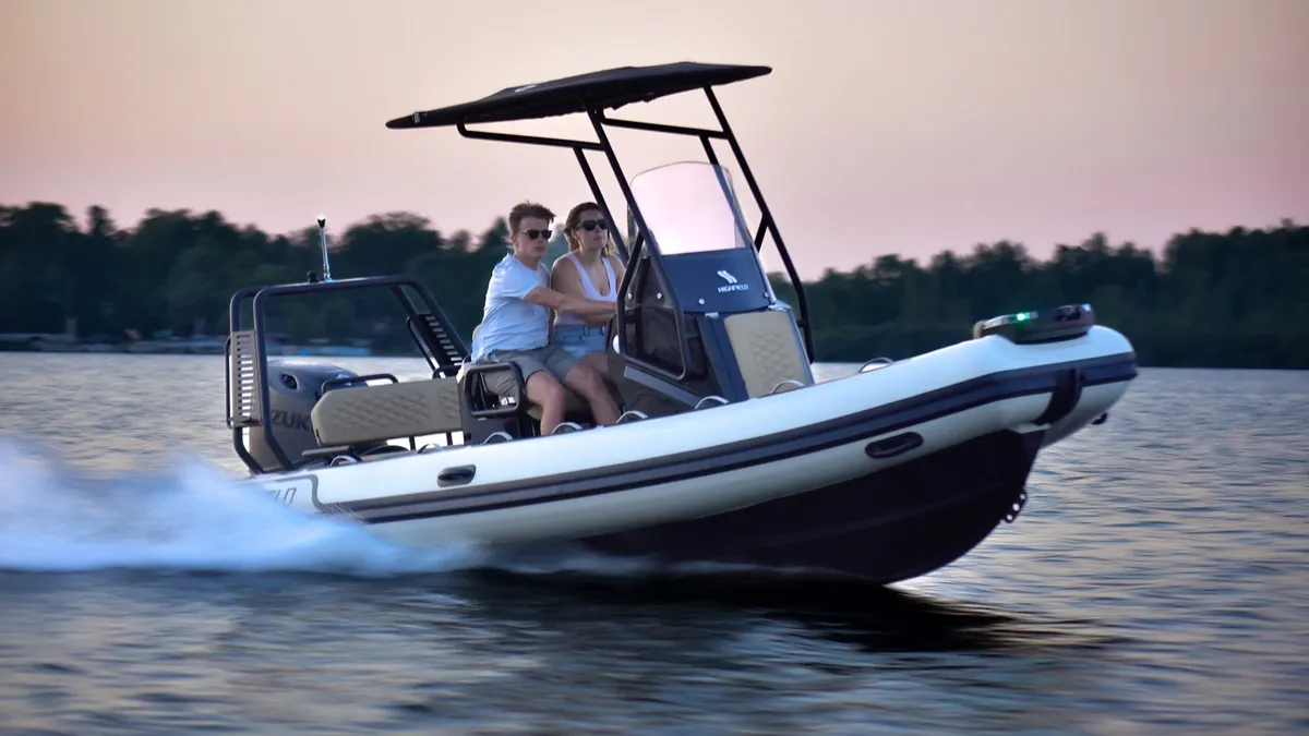 Highfield Boats Sport 560: Boot varend op water