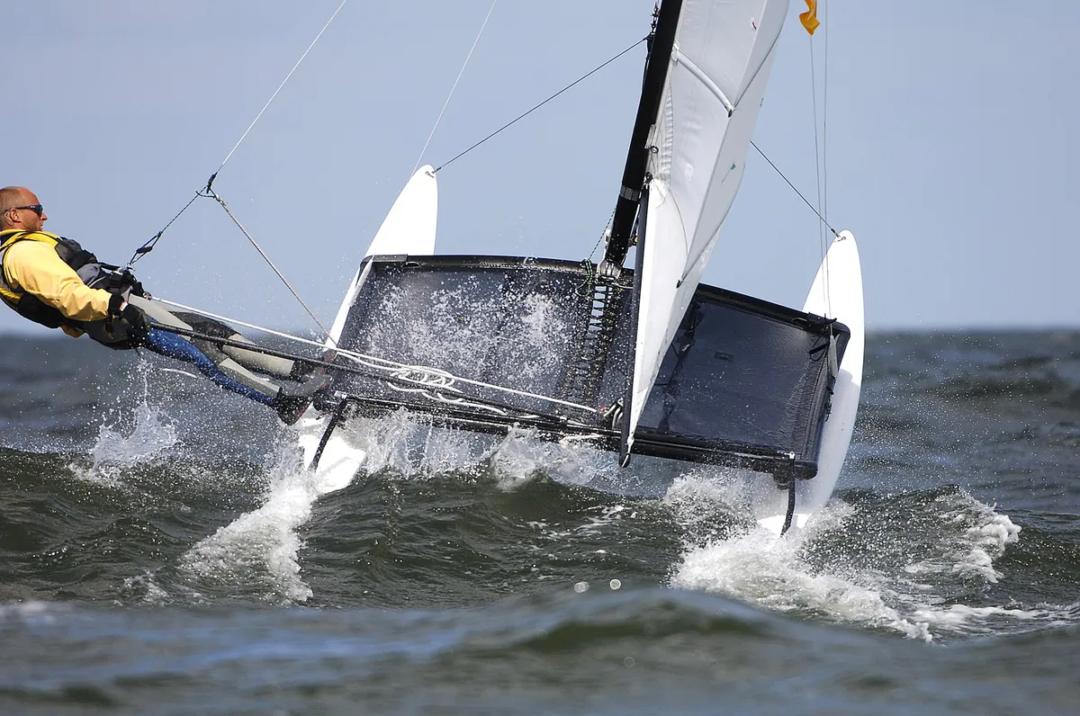 Hobie 14: Zeilend op een romp