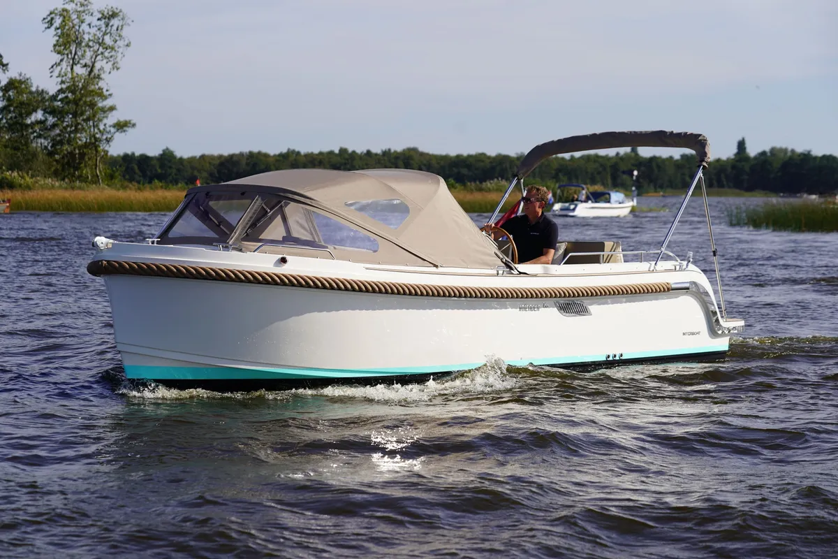 Interboat Intender 750 Cabin: Varend met kap