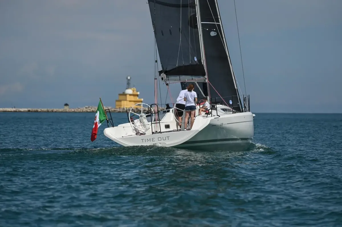 Italia Yachts 11.98: Varend op zee