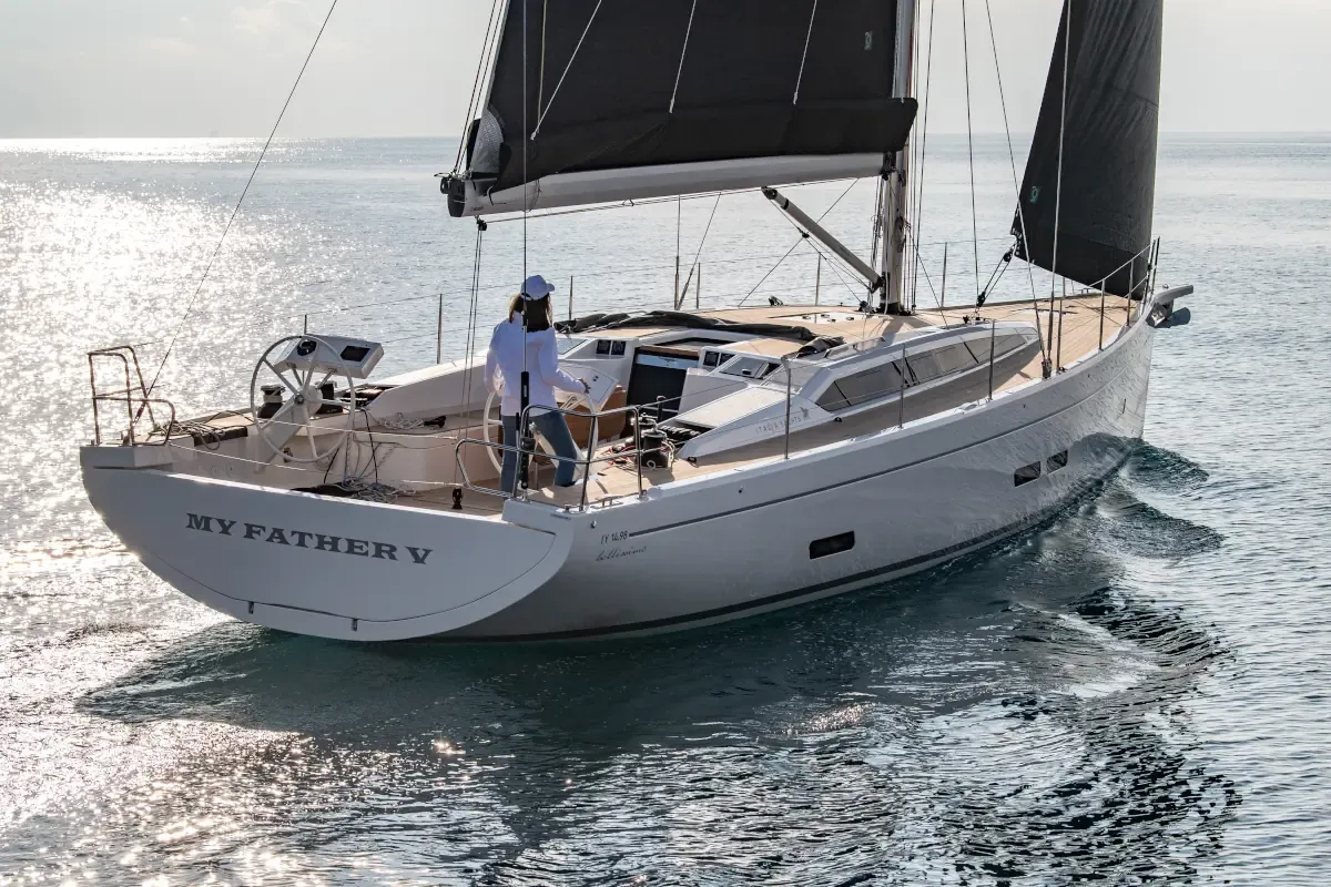 Italia Yachts 14.98: Varend op zee