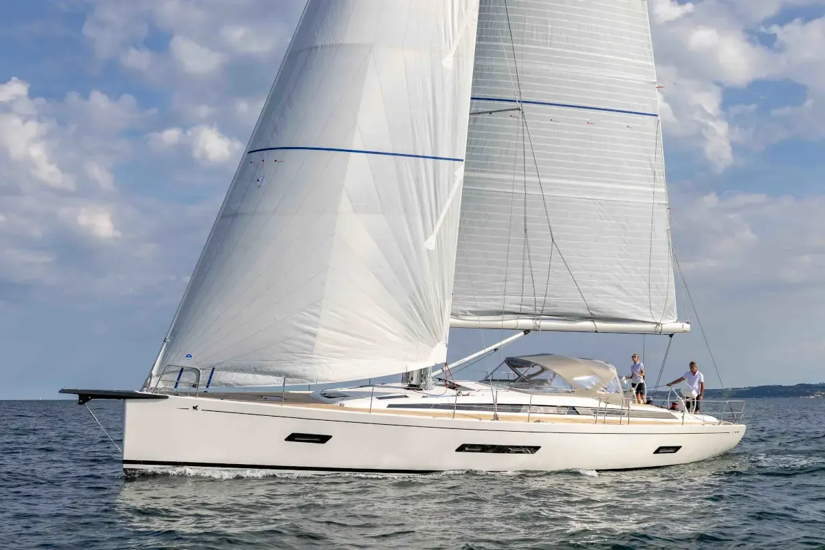 Italia Yachts 16.98: Varend zijaanzicht