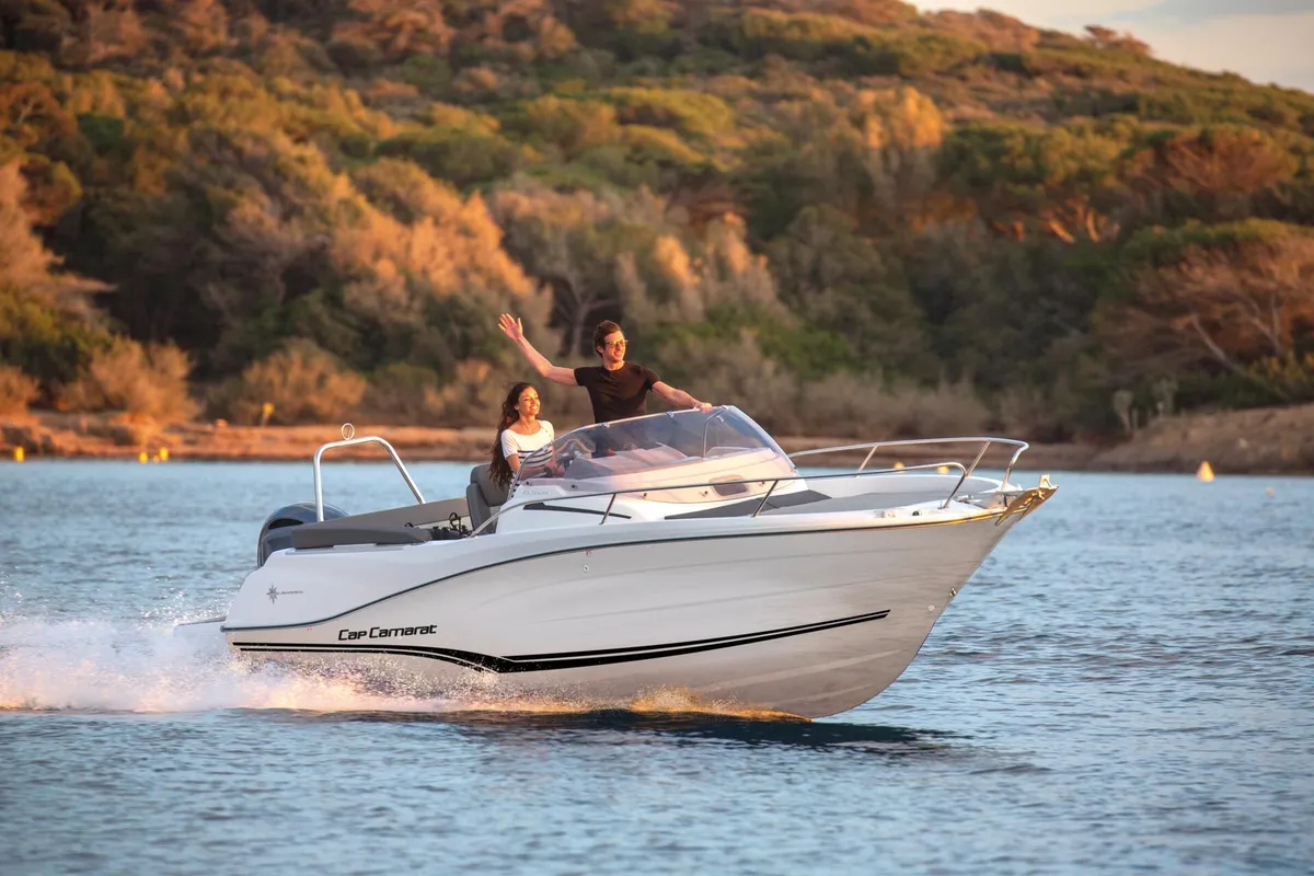 Jeanneau Cap Camarat 6.5 WA: Boot varend met passagiers