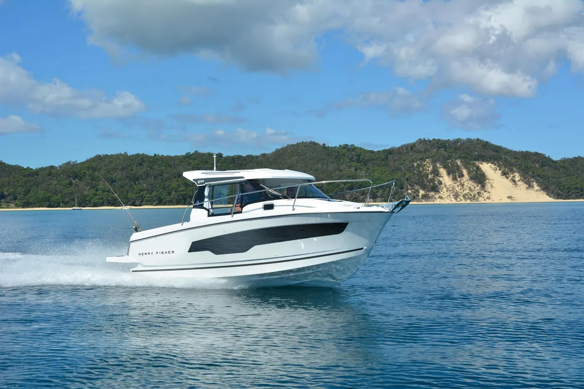 Jeanneau Merry Fisher 695: Boot varend op zee