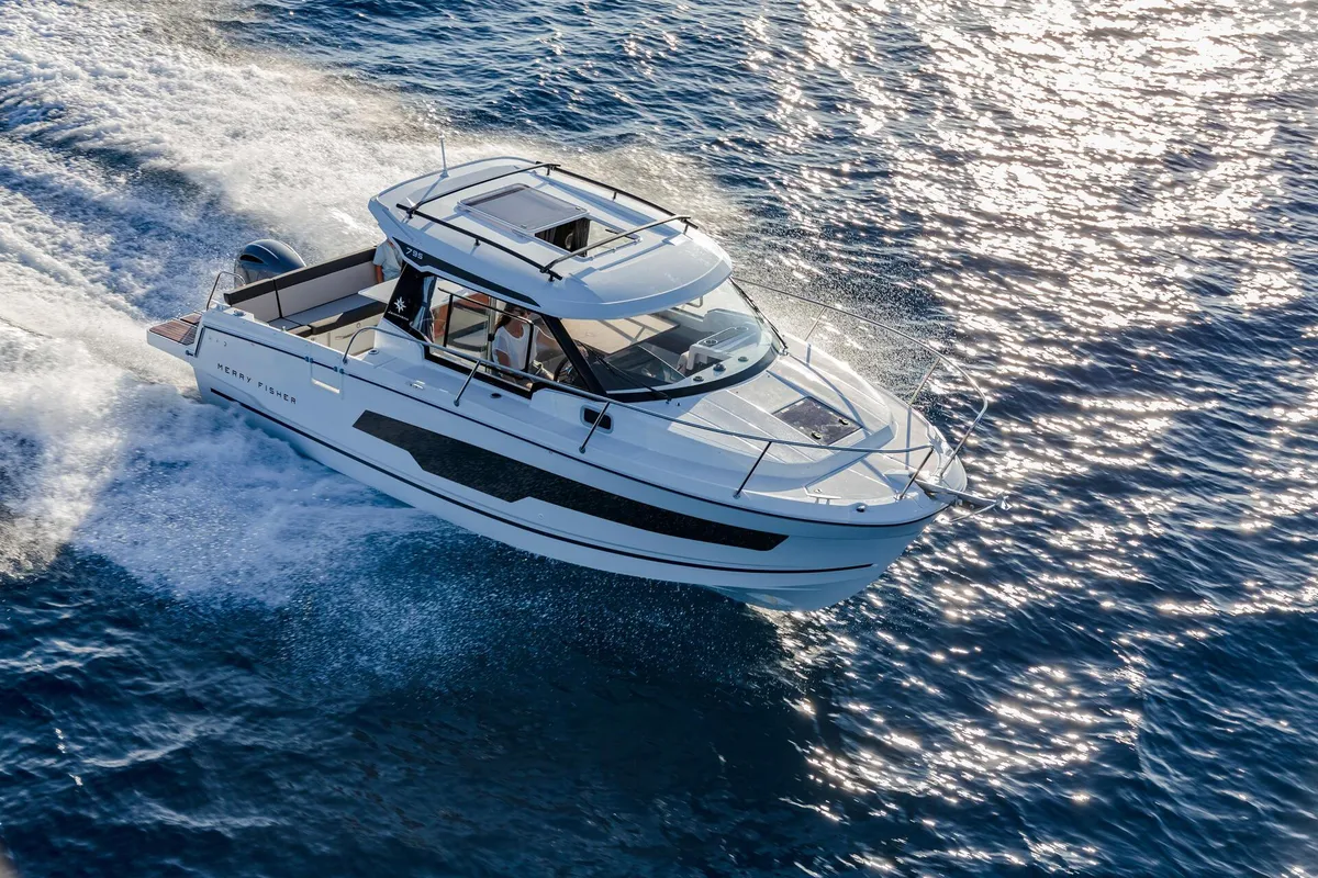 Jeanneau Merry Fisher 795: Boot varend op zee