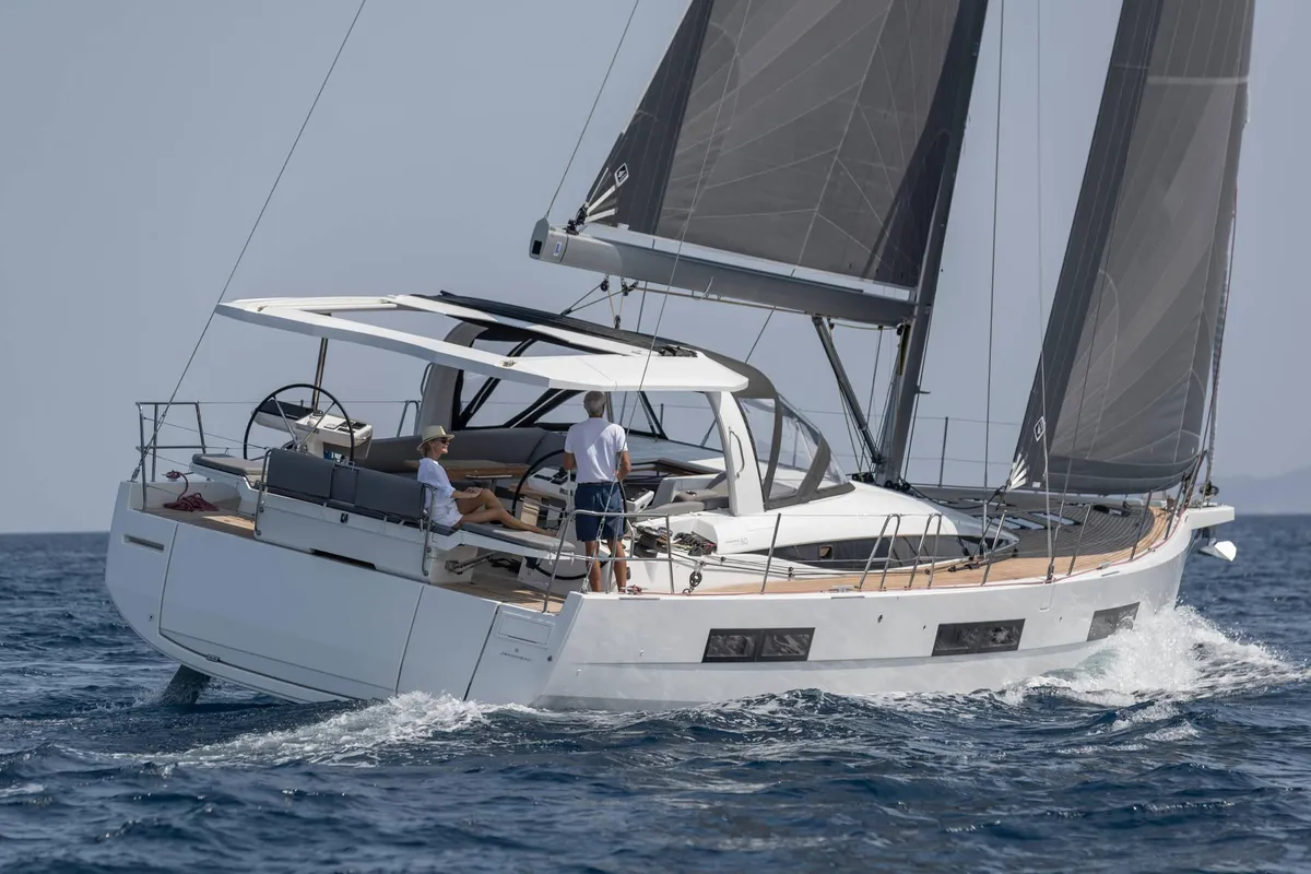 Jeanneau Yachts 60: Zeilboot varend op zee