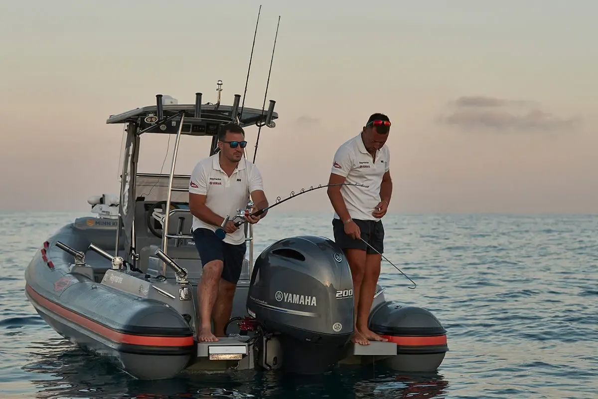 Joker Boat Barracuda 650: Mannen vissen vanaf boot