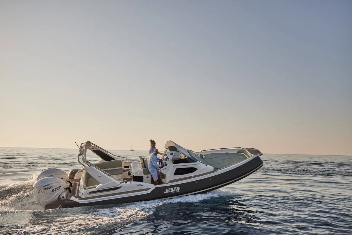 Joker Boat Clubman 32: Boot varend op zee