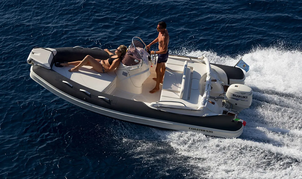 Joker Boat Coaster 520: Rubberboot varend op zee