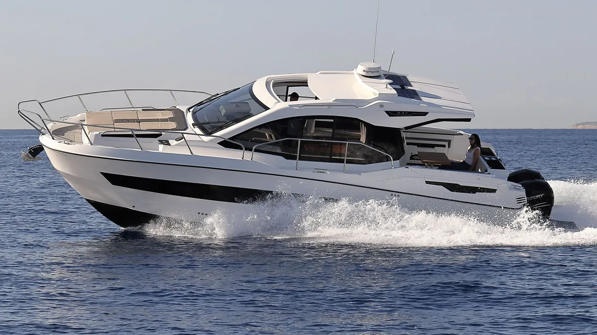 Karnic Boats S37-X: Boot varend op zee