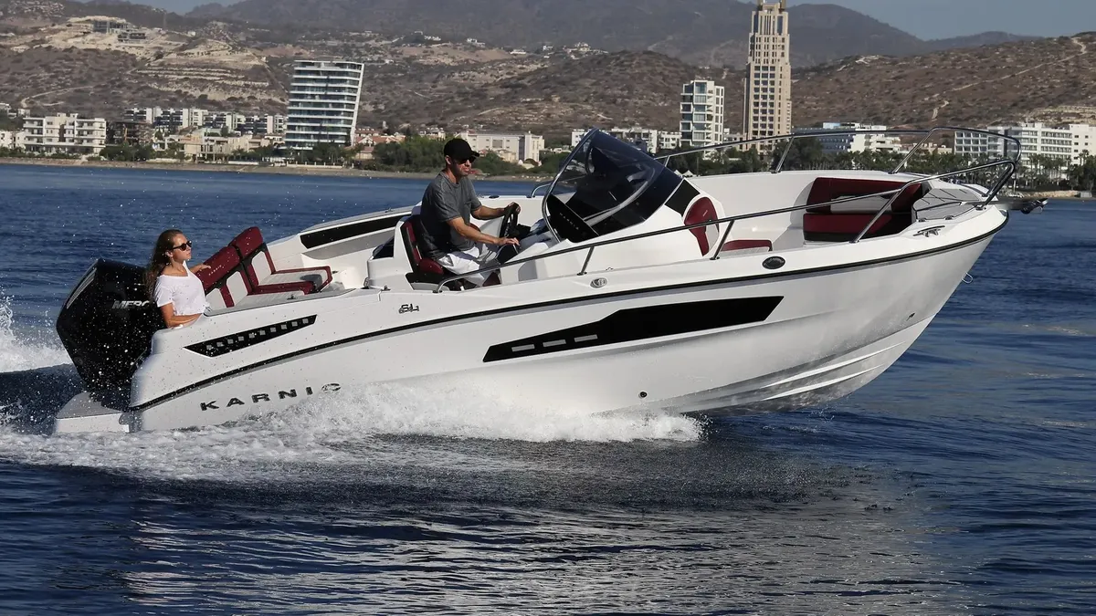 Karnic Boats SL641: Boot varend op zee