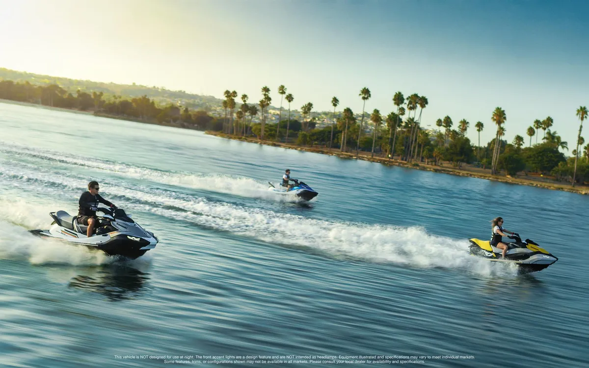 Kawasaki Jet Ski STX 160LX: Jetski s varend op water