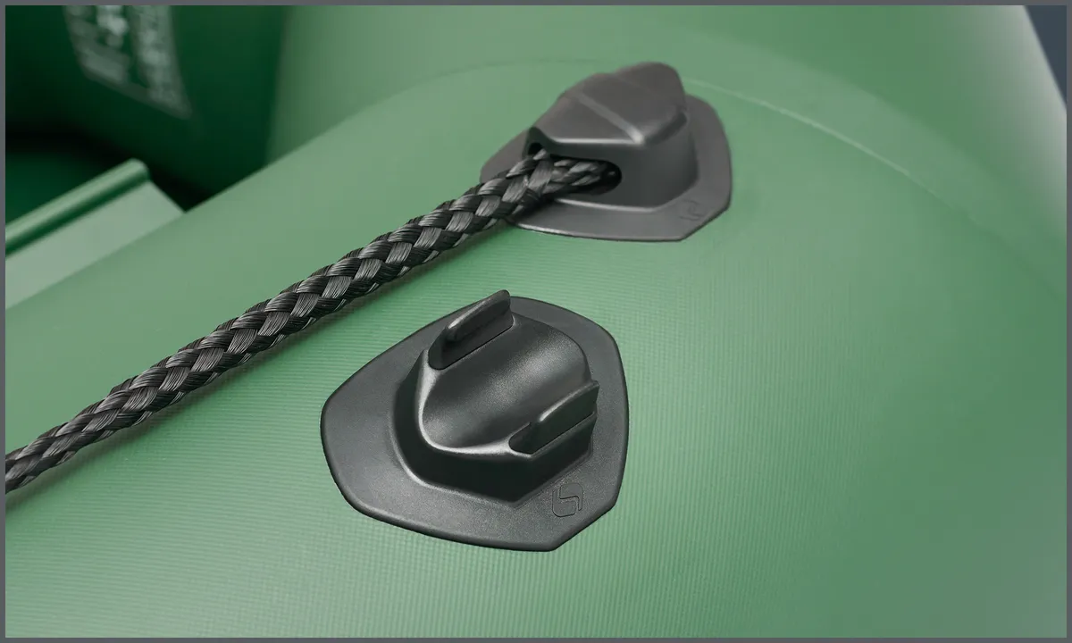 Kolibri KM-300D: Bevestigingsogen met touw op rubberboot